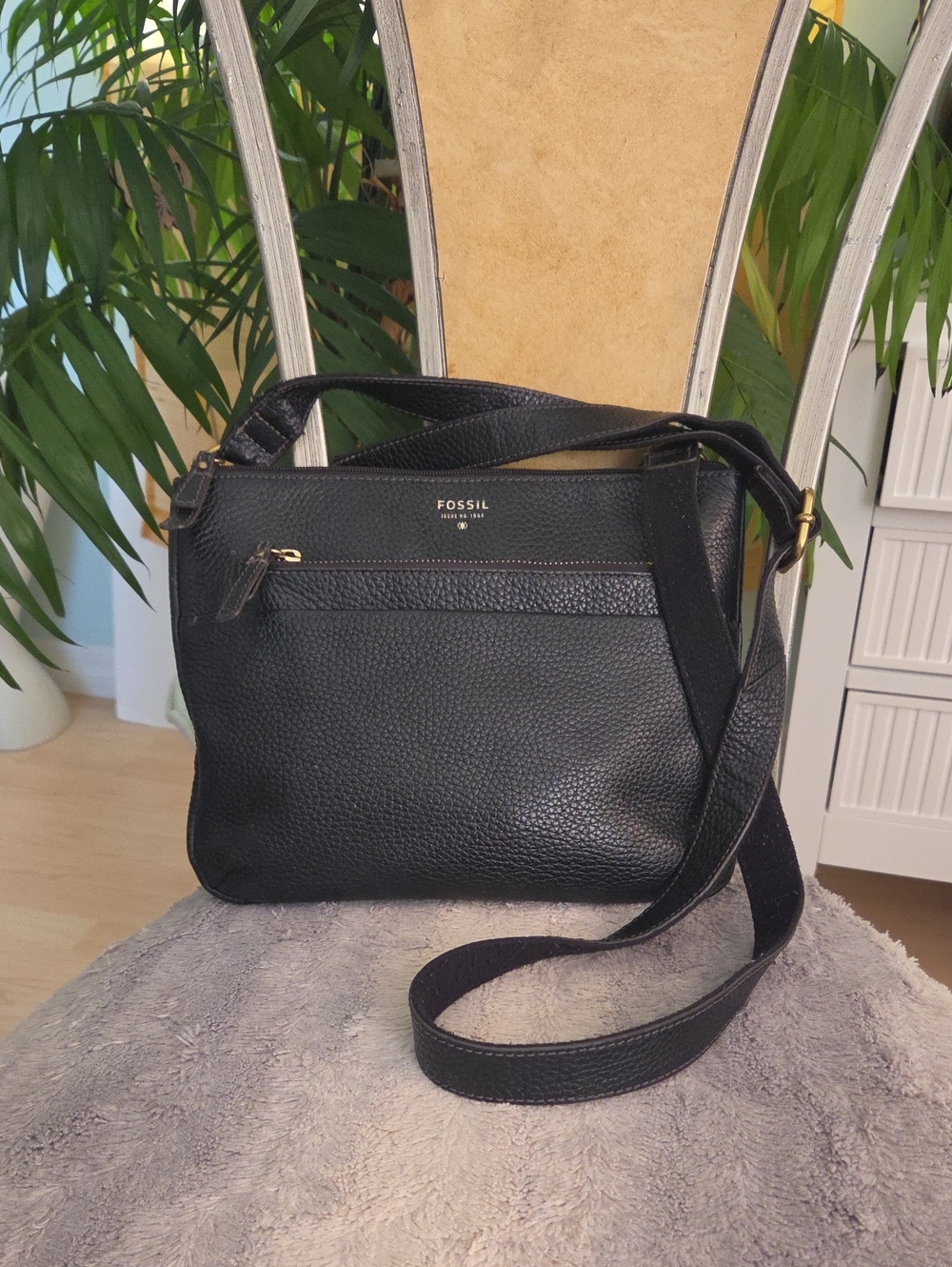 Fossil Black Pebbled Leather Crossbody Shoulder Bag